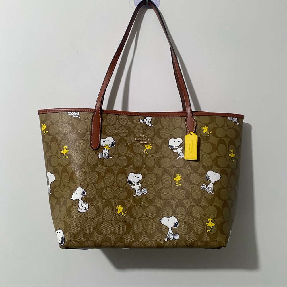 Coach x Peanuts City Collaboration Snoopy Tote Bag